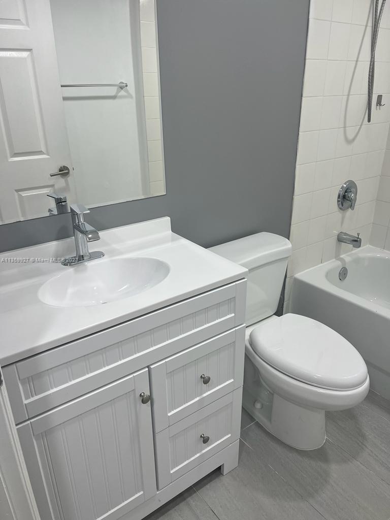 Beautiful remodeled 2 Bedroom and 2 Bathroom apartment in a very quiet and family oriented community in Cutler Bay. Washer and dryer inside the apartment, new appliances and small patio to enjoy greenery. One assigned parking space.

Community features: Gym, Clubhouse and community pool.
WON'T LAST!