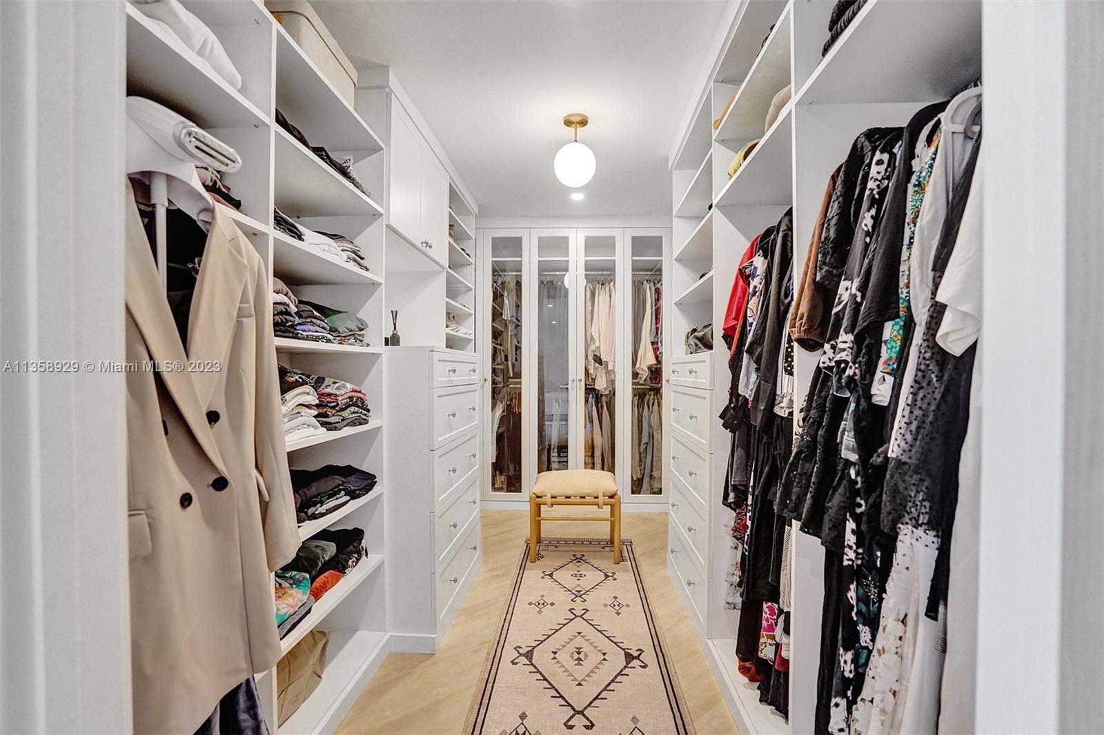 Guest Bathroom  4 - En Suite & walk-in closet