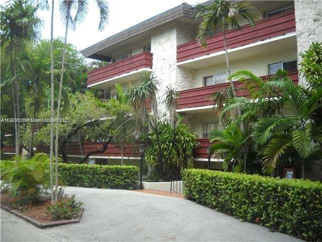 Spacious 1 bedroom/1.5 bathroom condo located in Villa Capri in Coral Gables across from UM and Metrorail Station. Minutes away from Sunset, Village of Merrick Park, shops, and restaurants. Large open Living/Dining room. Laminate wood floors, stainless steel appliances, his and hers closets in bedroom, large patio and covered parking space. Looks into the deep green foliage. Building has a beautiful pool.