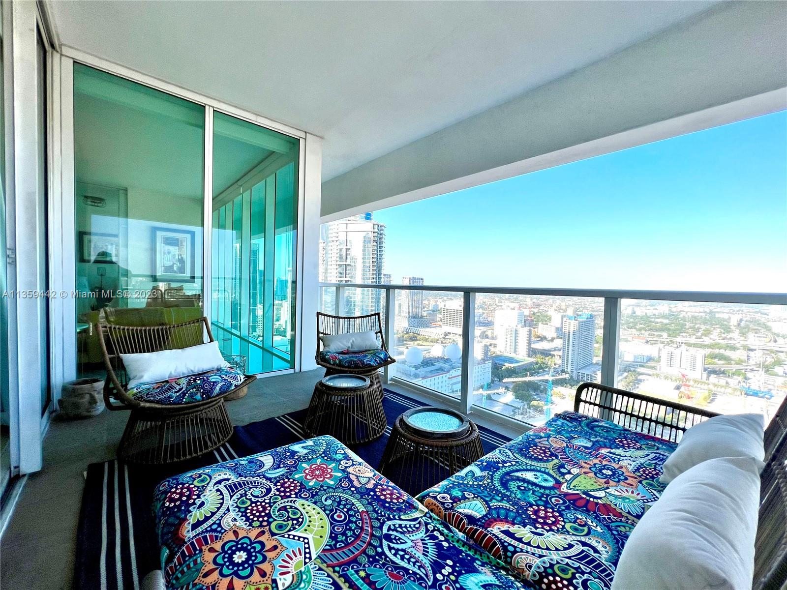 Amazing spacious 2 bedroom 2 bath located at one of the most sought after buildings in Downtown Miami. Ten Museum Park designed by Chad Oppenheim of Oppenheim Architecture winner of over 45 AIA Awards and winner of the National Design award by Smithsonian design Museum is a boutique luxury skyscraper condo situated in northeastern Downtown on Biscayne Bay. It is Across Miami Perez's Art Museum and it's 30 acre water front Park among others, waking distance to the best Art and Sport entertainment of Miami. Easy access to Metro Mover a plus. This apartment will charm you with one look you will feel home. Amenities include Pools, Sauna ,Gym, steam room and spa.
Won't last if location is what you are looking for its a must see. Tenant occupied on month to month bases but a 24h notice will do.