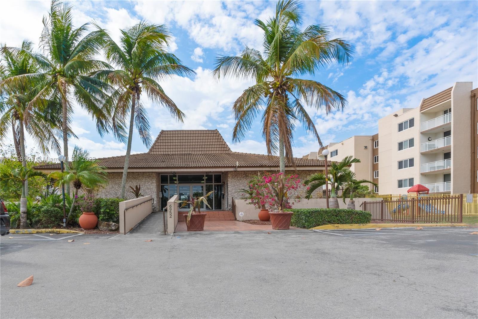 6960 Miami Gardens Dr 2-226, Hialeah, FL 33015