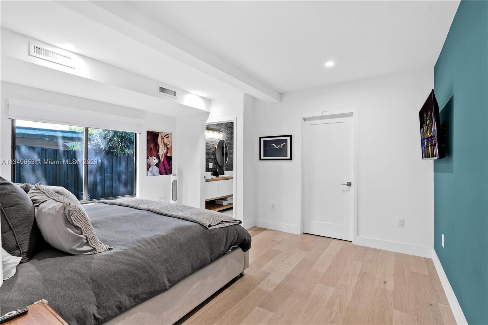Listing Photo 10