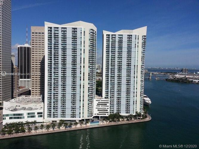 Beautiful apartment ready to move!! One Miami is a full service luxury condo in the epicenter of Miami, walking distance to Whole Foods, malls, restaurants.