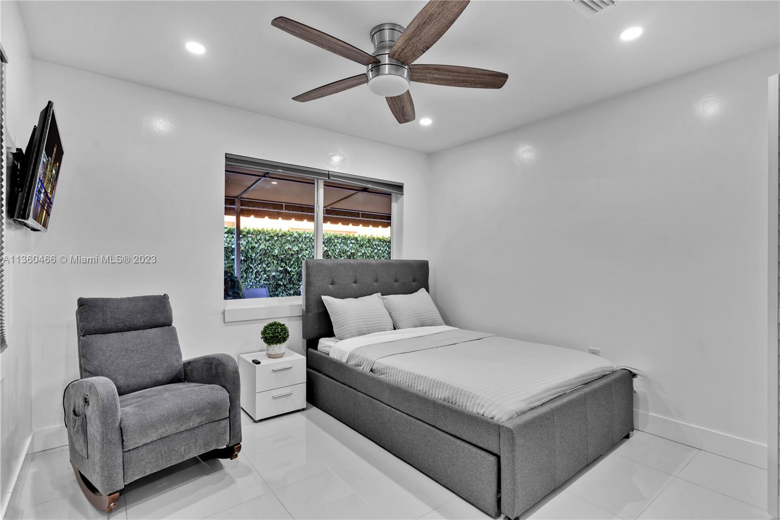 Gorgeous new remodeled 3 bedrooms , 2 bathrooms 2 story townhouse, ready to move in. Plenty of storage in all rooms including a modern and functional kitchen with an adjacent dining area, leading to the outside area. washer and dryer same floor, a bedroom and a bath in first floor. bedrooms in second floor are of good size with full bathroom for each room. Easy to show. close to US1 , turnpike shopping and entertainment.