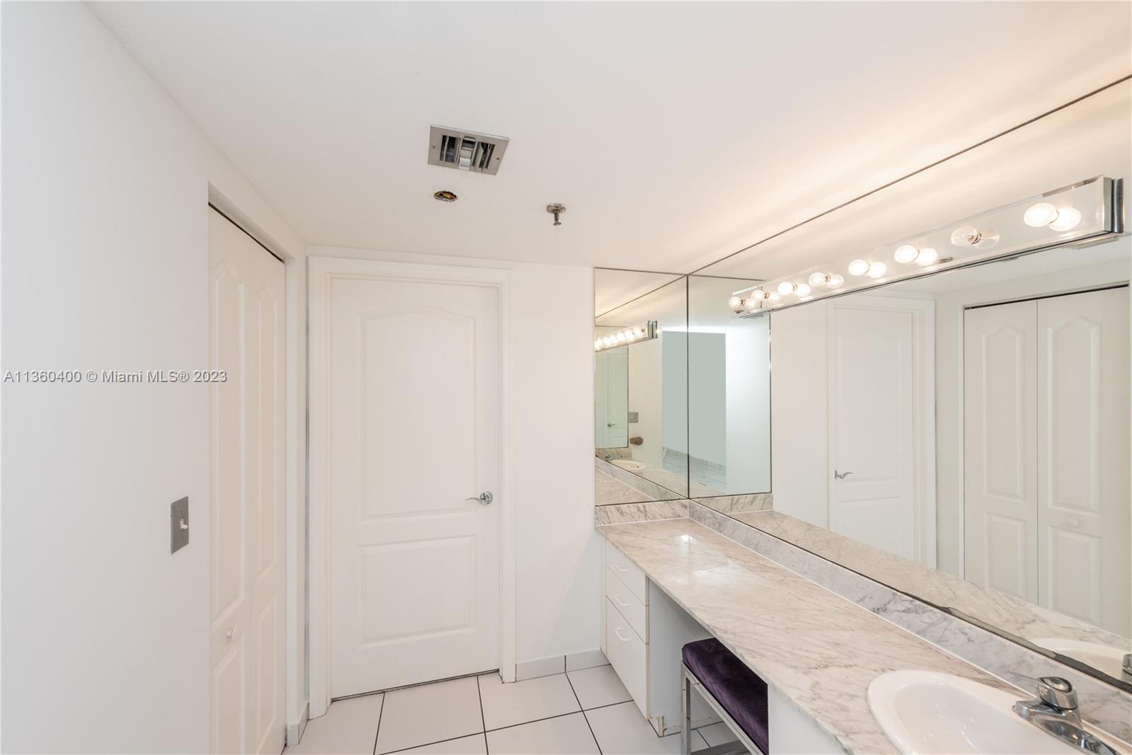 MASTER BATHROOM WITH DUAL SINKS