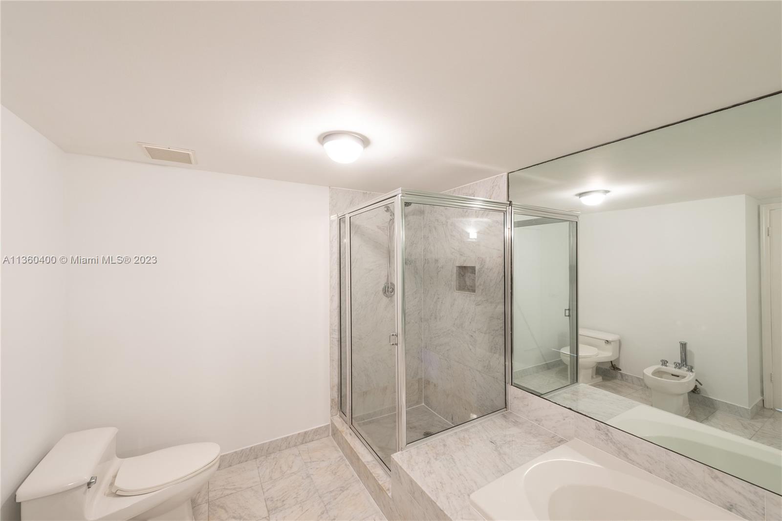 SEPARATE SHOWER & BATHTUB