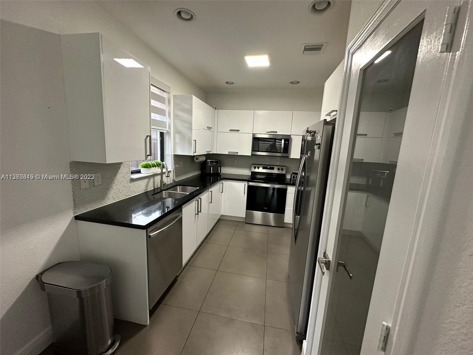 Listing Photo 12