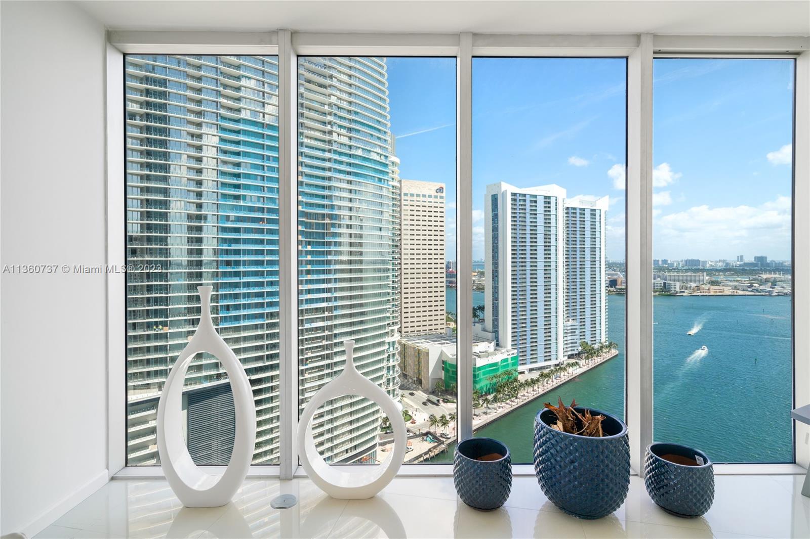 465 Brickell Ave 2702, Miami, FL 33131