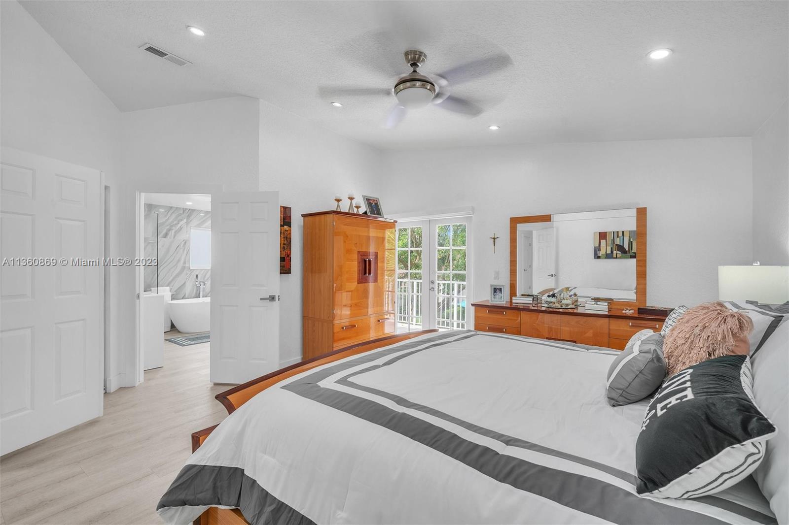 Listing Photo 16