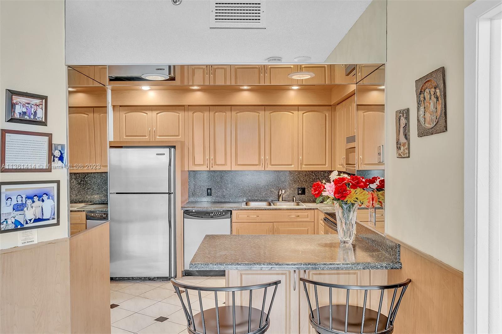 20281 E Country Club Dr 305, Aventura, FL 33180