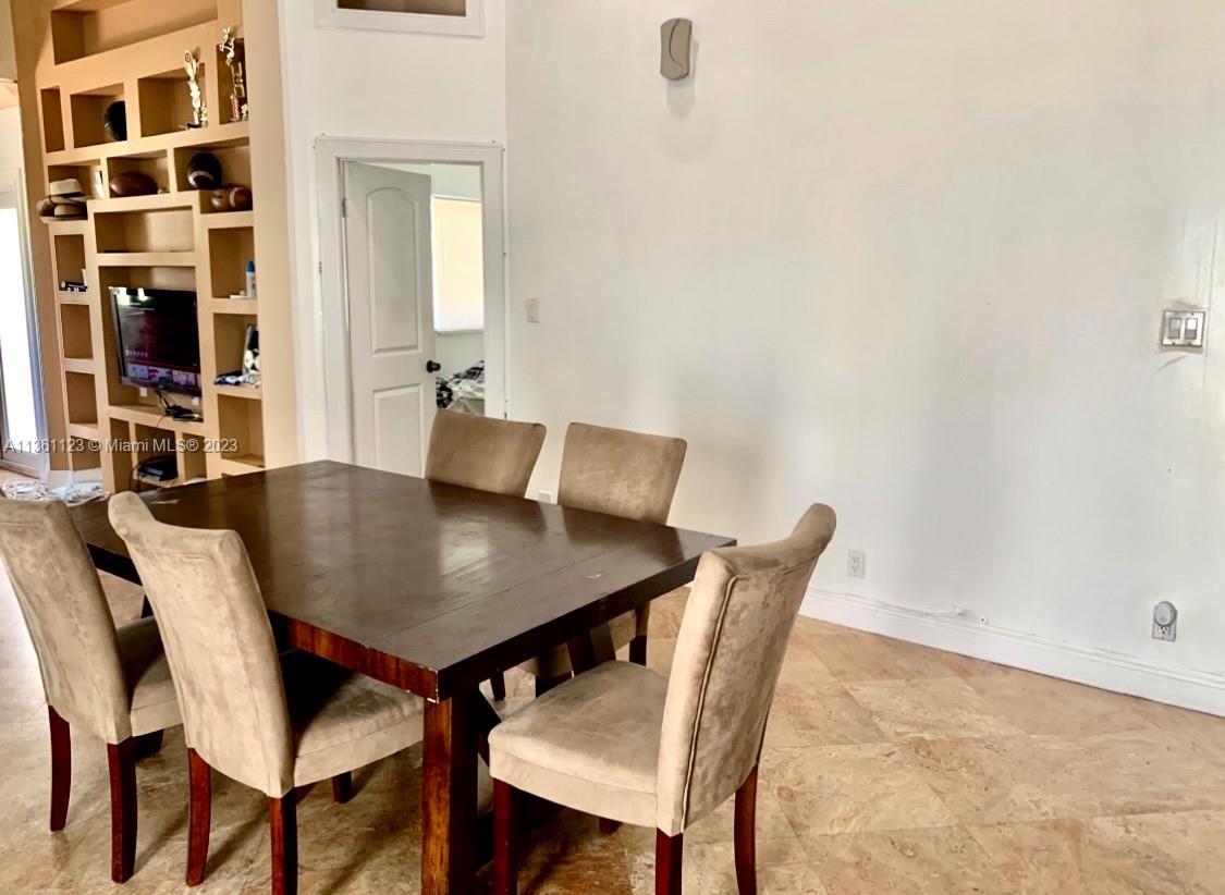 Soaring ceilings in the dining room