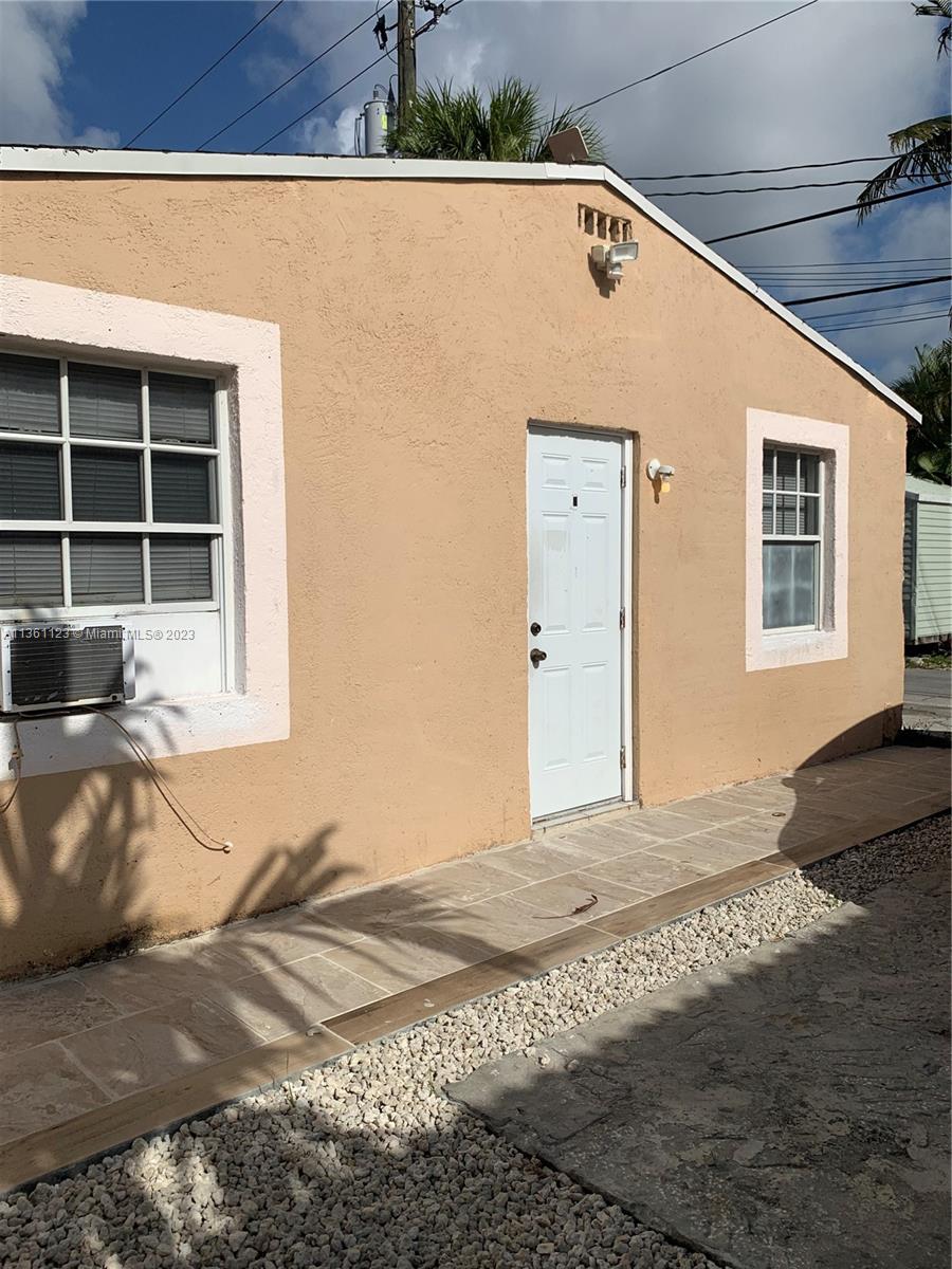 Mother in law cottage in back with 3 parking spots