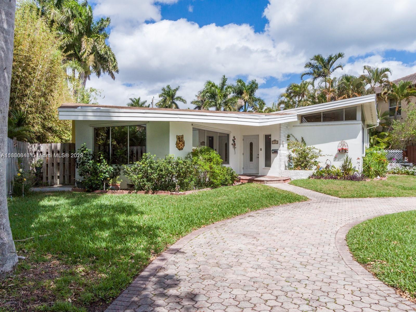 1323  Pierce St  For Sale A11360843, FL