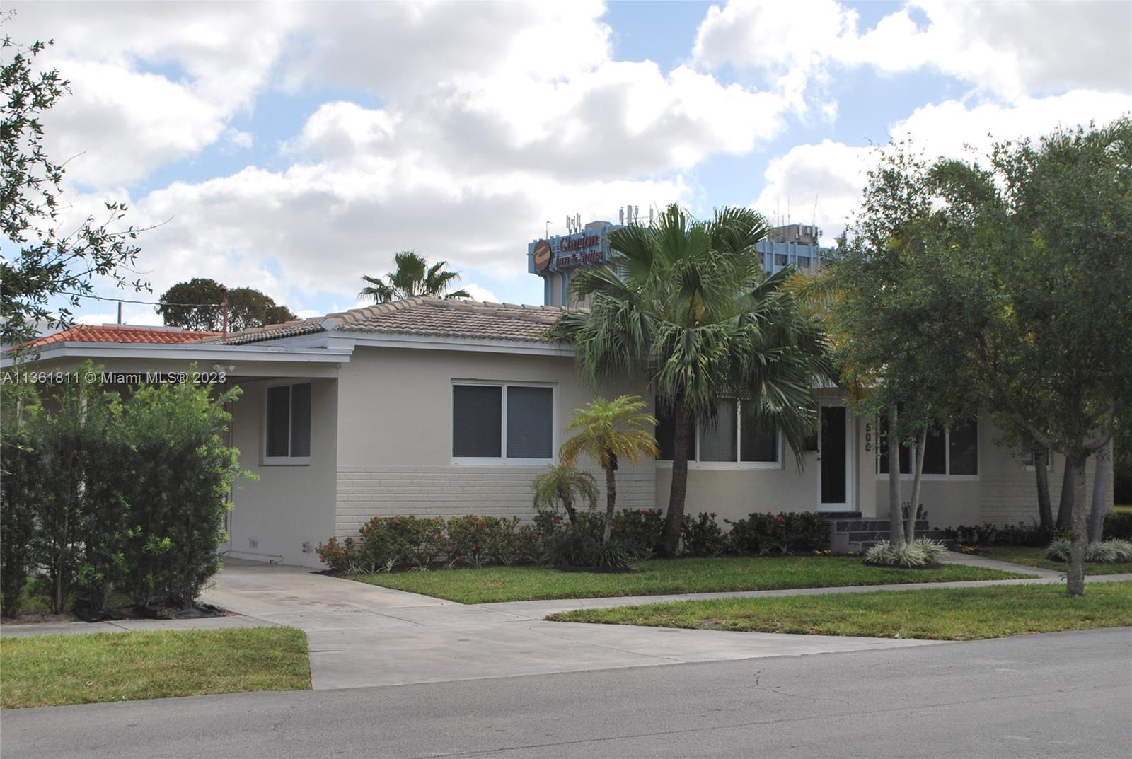500 Oakwood Dr, Miami Springs, FL 33166