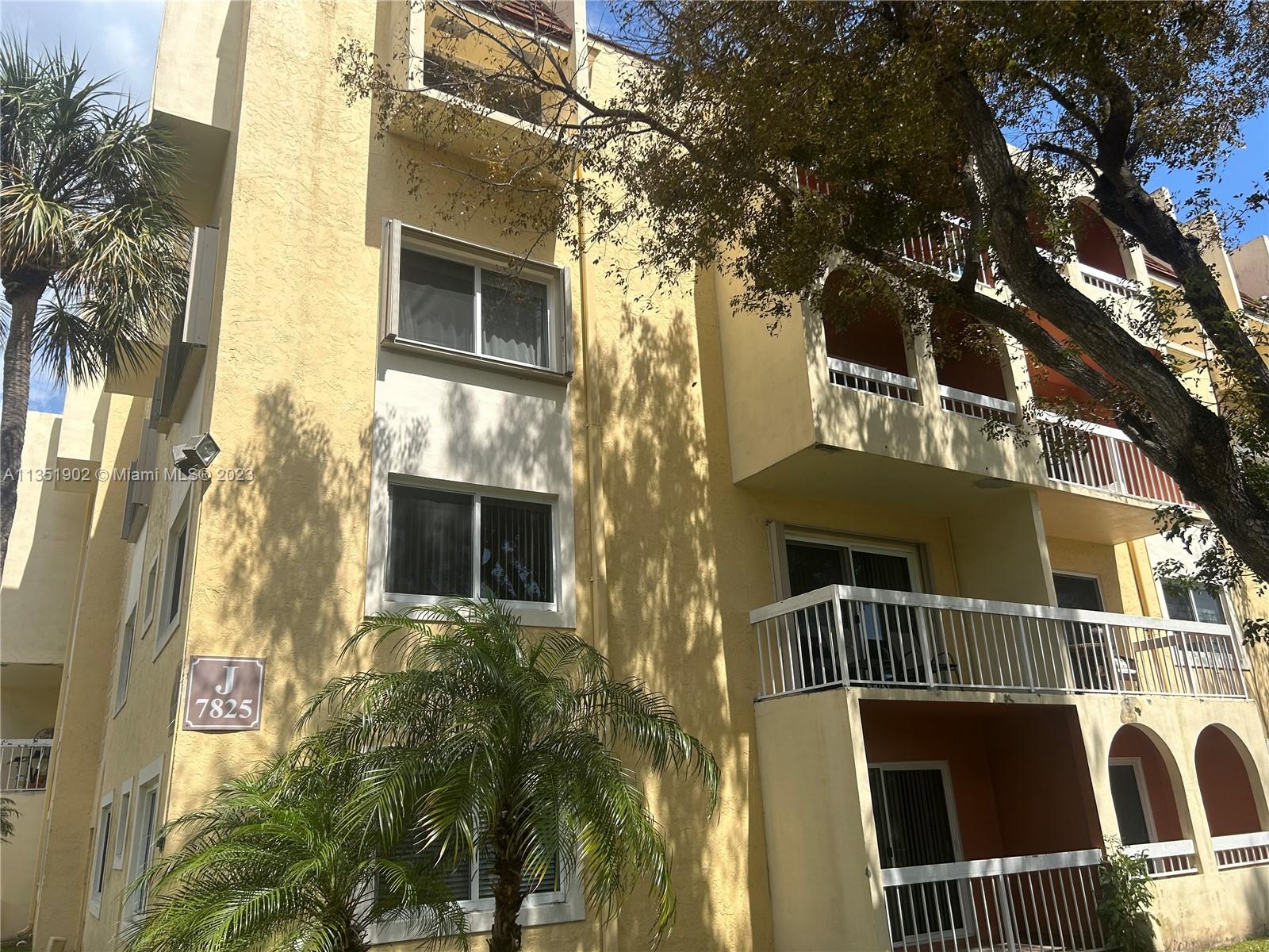 Beautiful 3rd-floor corner unit. Excellent location close to Dadeland Mall, Hospital, US1, etc.  Remodel kitchen, 2 bedrooms 2 baths. Close to clubhouse and pools. 24h security patrol. New impact doors and windows and accordion shutters. Low HOA that includes: Cable Tv, Common Area, Landscaping/Lawn Maintenance, Parking, Recreation Facilities, Sewer, Trash Removal, Water, Gym, pool, Tennis and Racquetball courts. The building has an elevator.