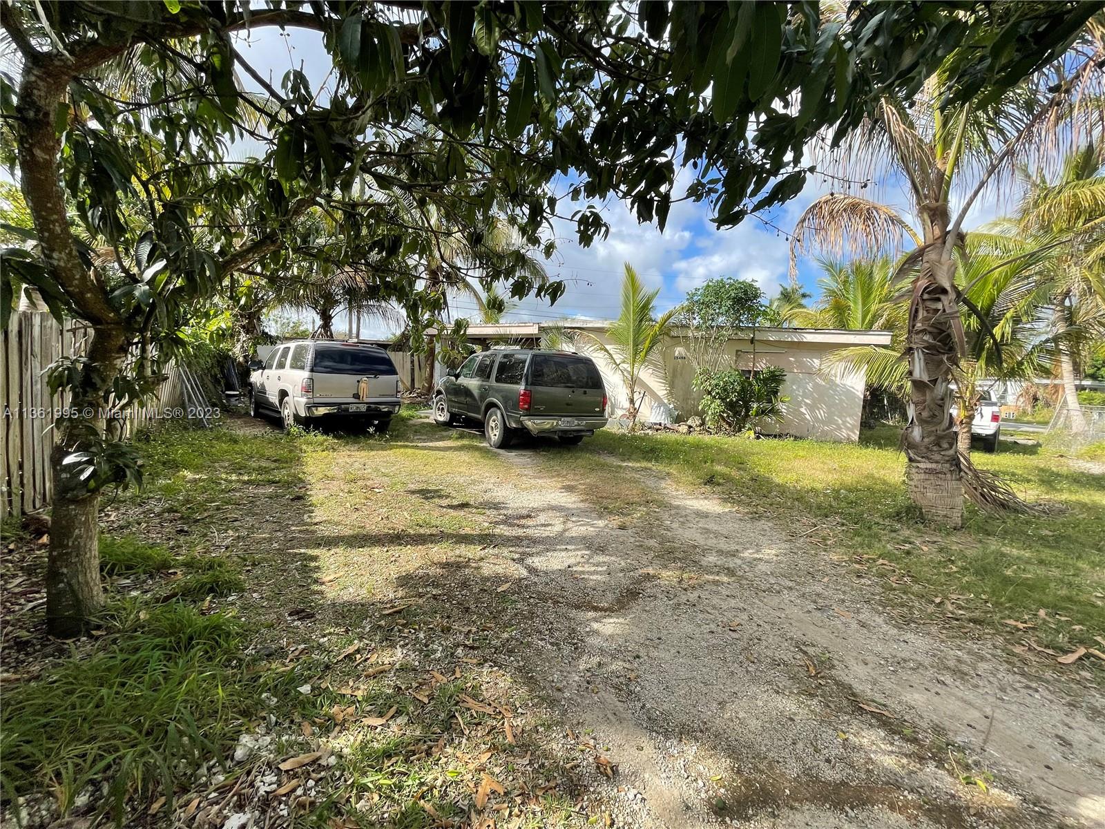 This 2/2 corner lot house has a big lot that can fit for a boat, a pool, or RV. Tennant will be vacant at closing. Needs TLC. House has great potential. NO Association.