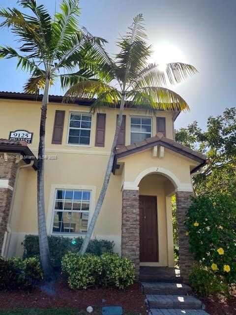 GREAT AND SPACIOUS Beautiful townhouse in The Shores Community at Isles at Bayshores, gated, secure, and beautiful community in Cutler Bay. Enjoy the amenities the community offers, gym, a huge pool, and the clubhouse social areas. Very close to Black Point Marina, Shopping Centers, and easy access to the Turnpike Expressway.