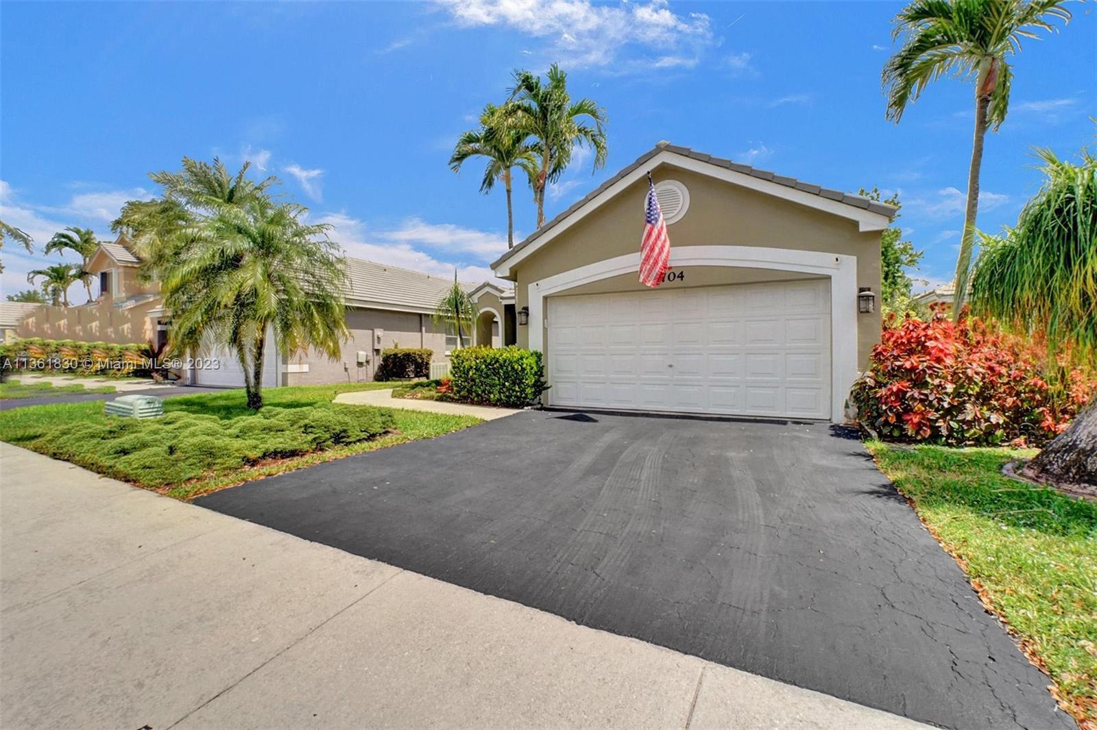2704 Pinewood Ct, Davie, FL 33328