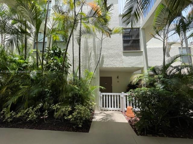 20300 W Country Club Dr #121-3 For Sale A11362493, FL