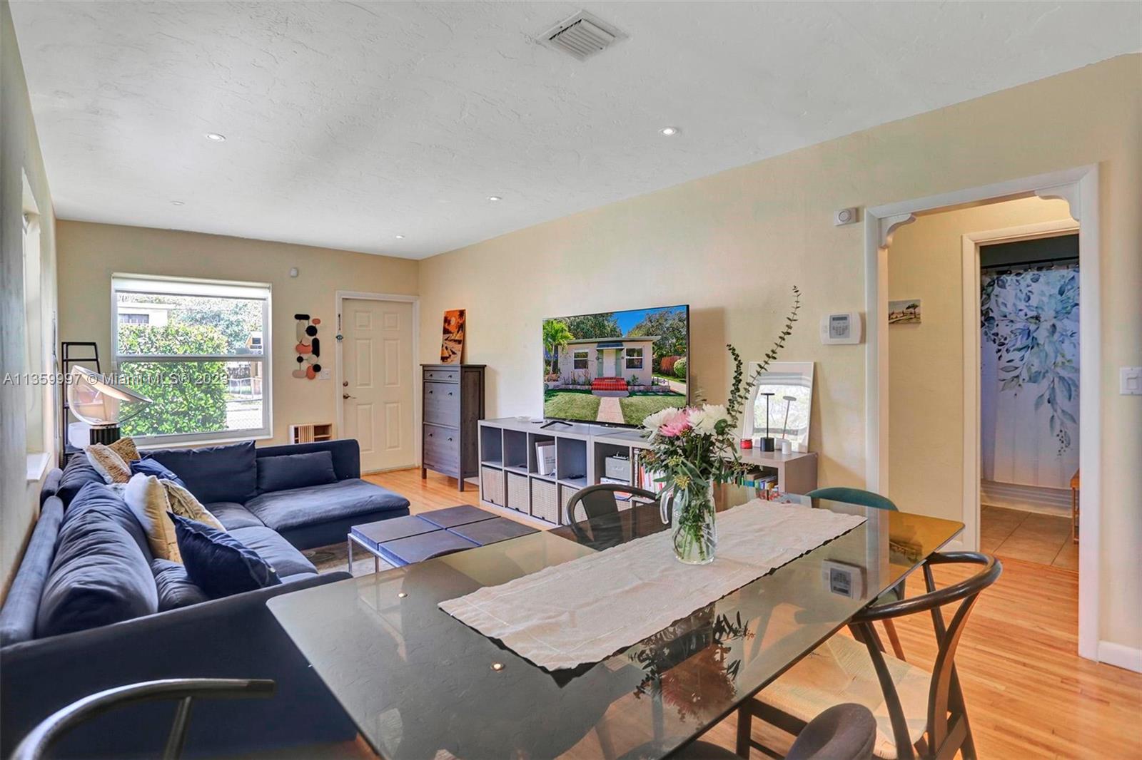 Listing Photo 12