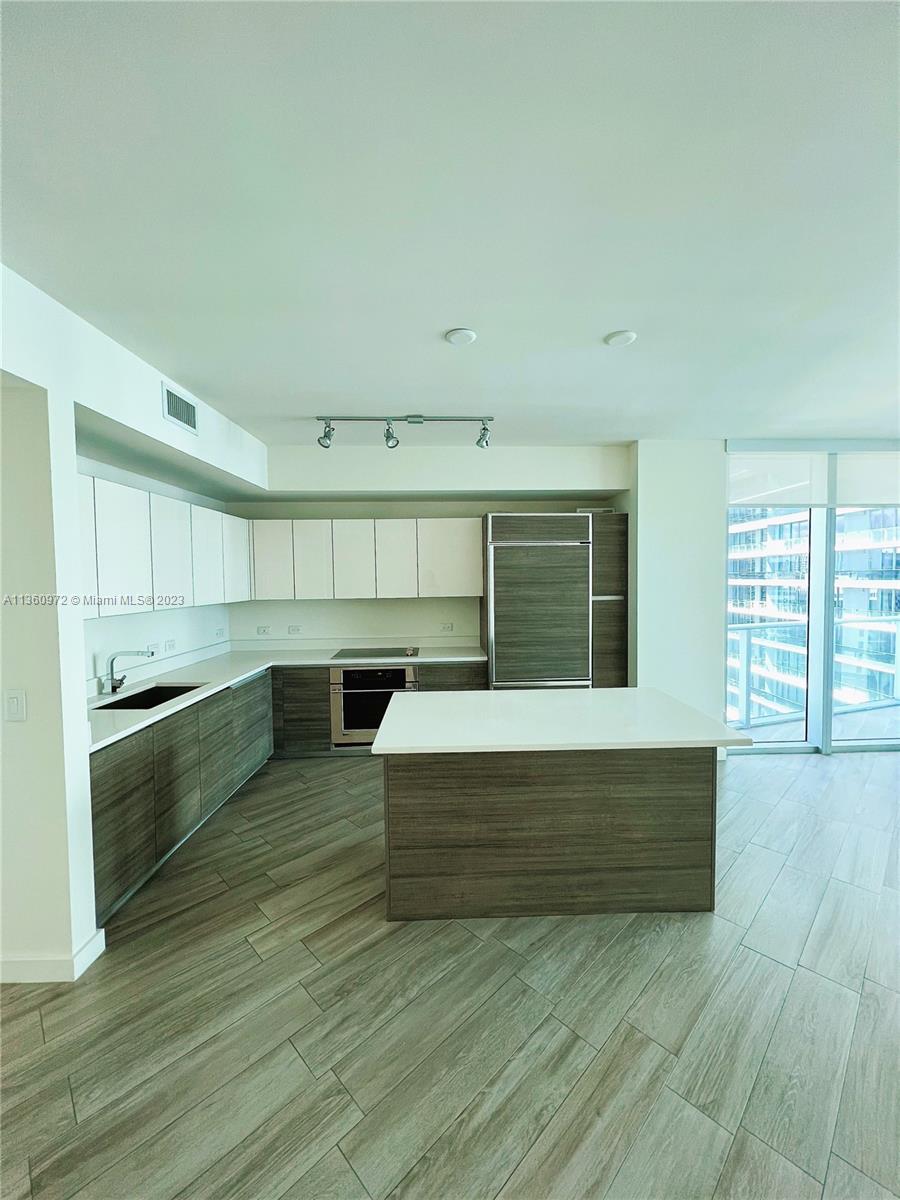 LOCATION! walking distance from Brickell City Center, Financial District, restaurants and shops. 
Desirable unit. Corner wrap balcony. 2/2 luminous facing Biscayne Bay. Ceramic floors. Blinds. State of the art amenities: 2 swimming pools, kids and teen playground, fitness center, cinema, business center, and more