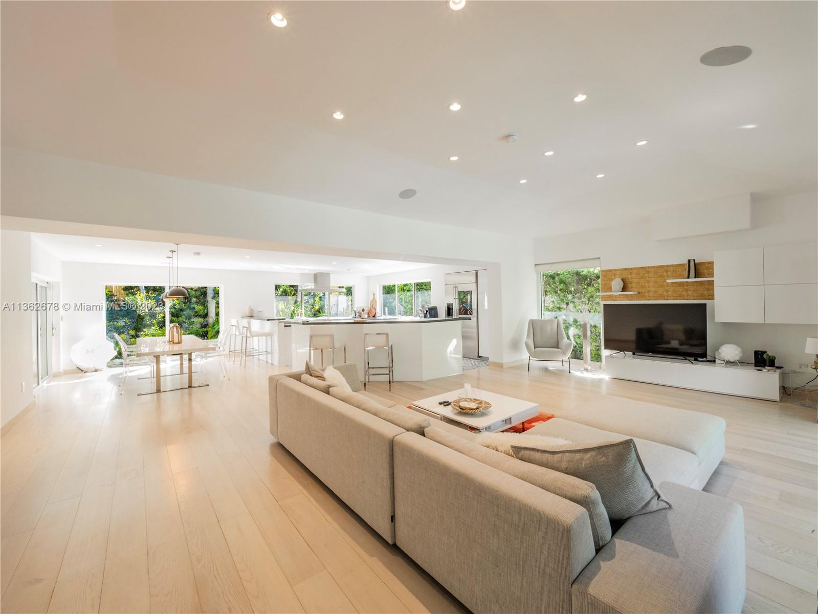 4365 N Bay Rd  For Sale A11362678, FL