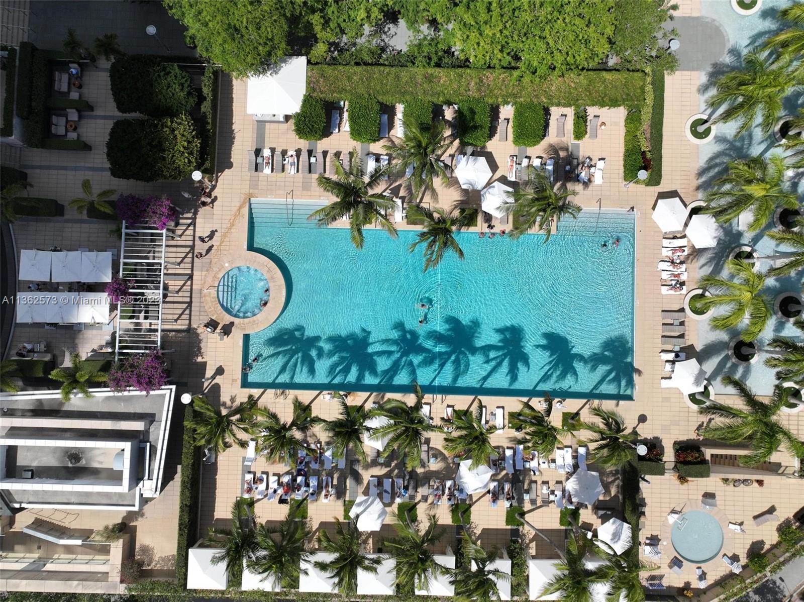 Four Seasons Hotel Pool