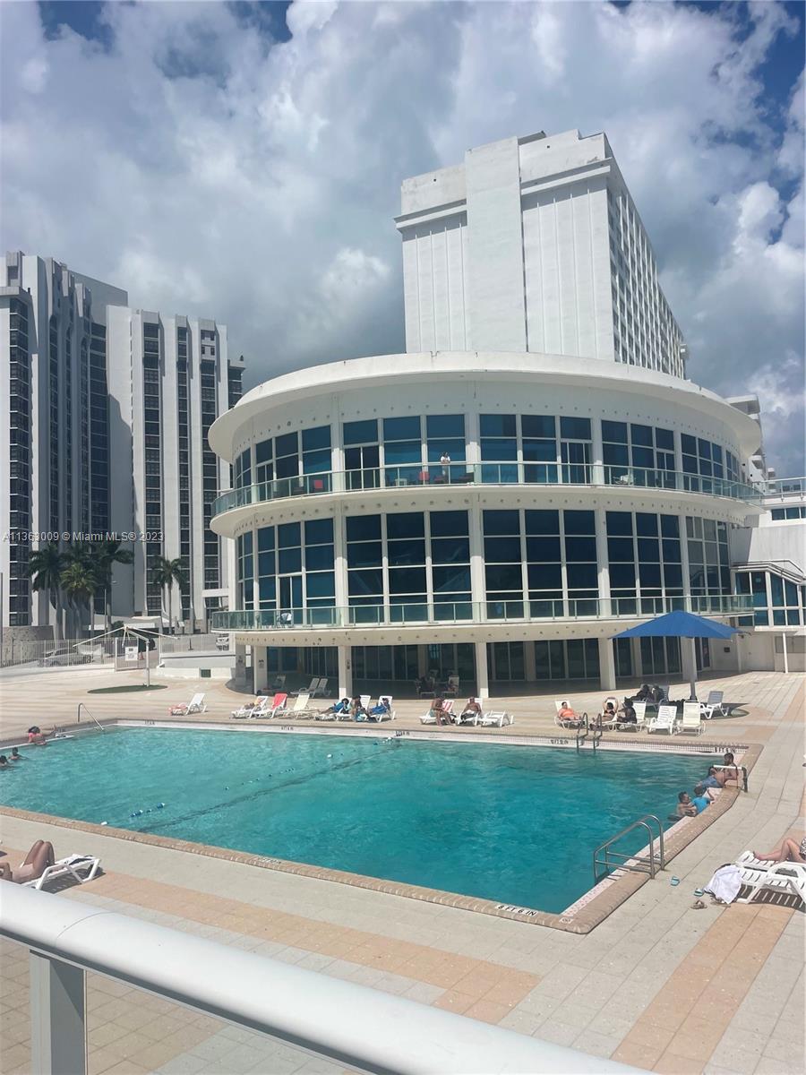 5445 Collins Ave, Miami Beach, FL 33140