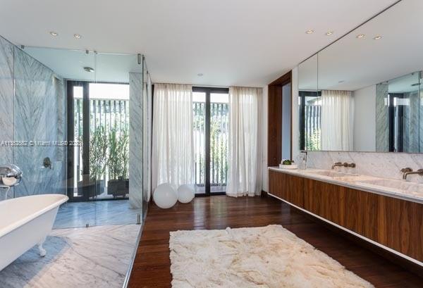 two sinks and classic Bathtub