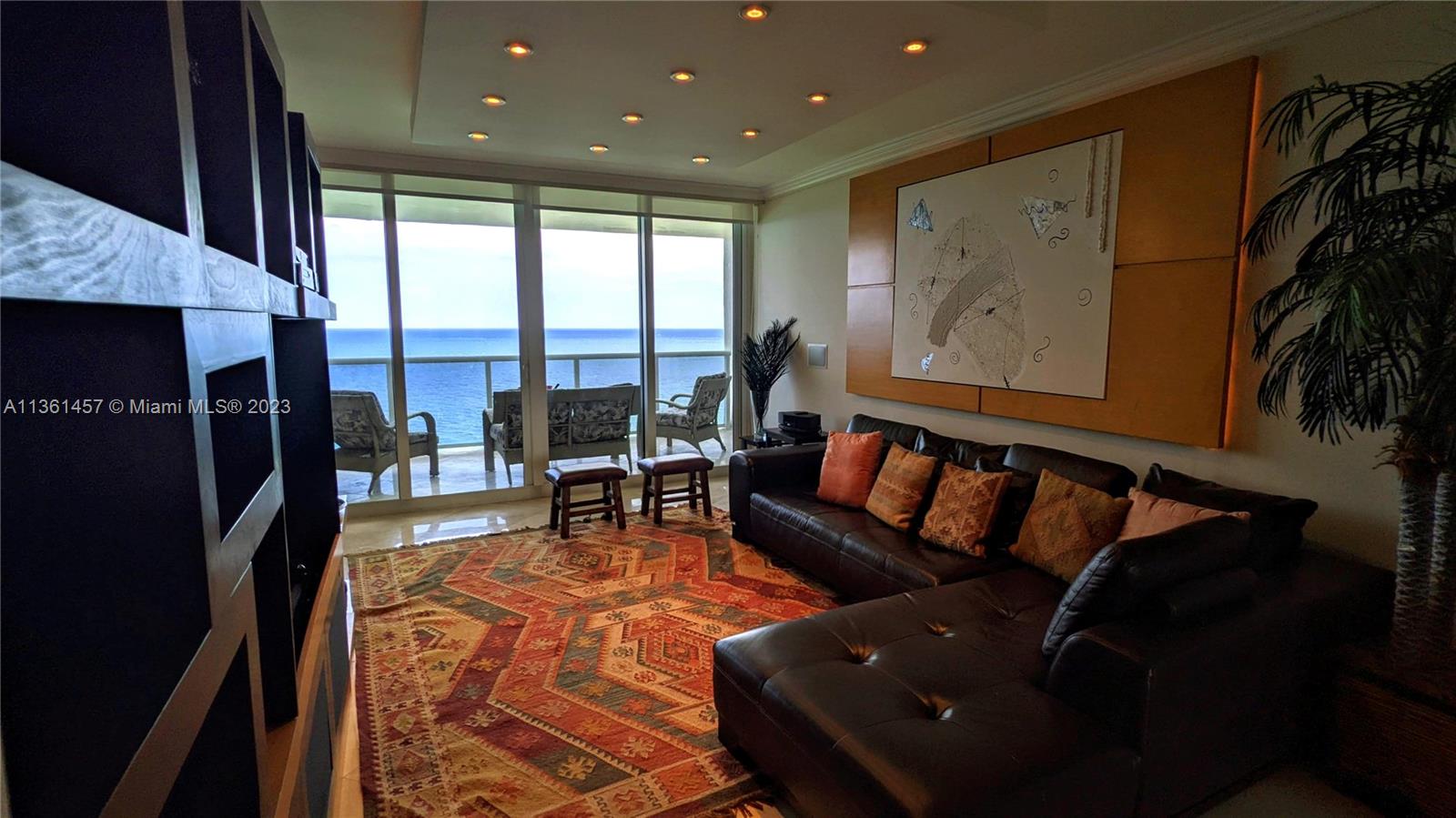 Spacious living room with ocean direct view