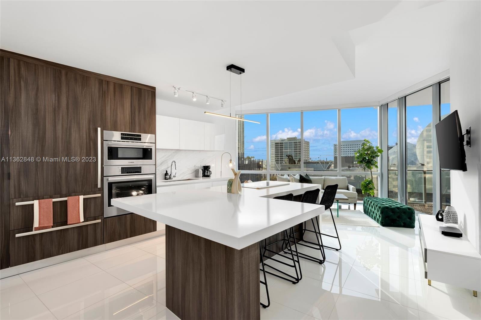 851 NE 1st Ave 1010, Miami, FL 33132