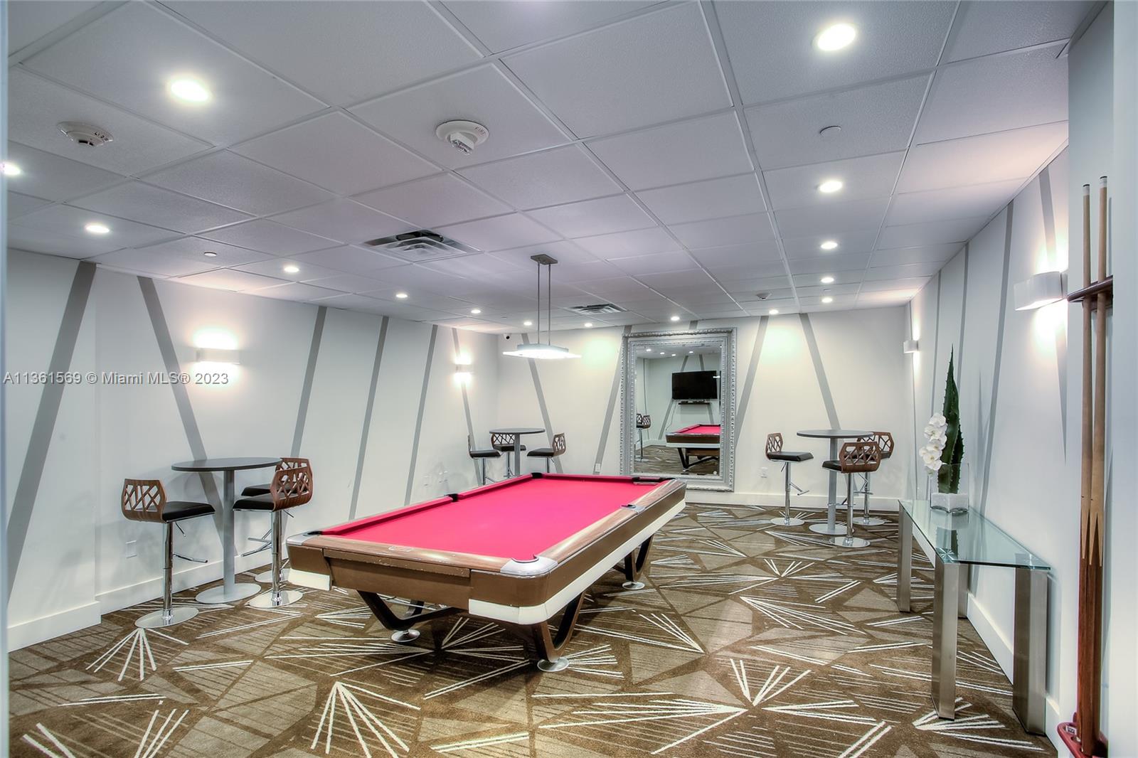 BILLARD ROOM