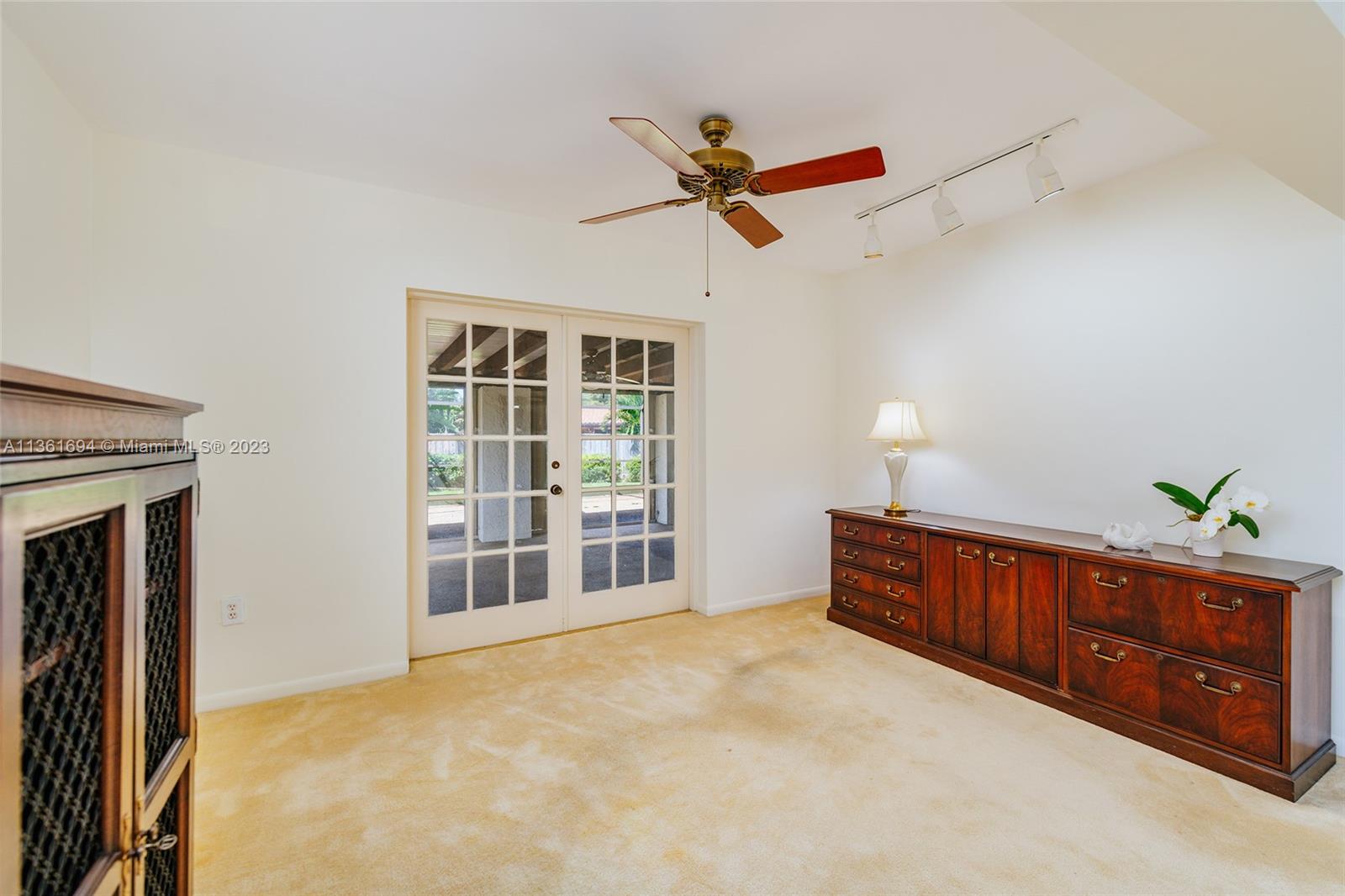 Sitting area looking onto patio.
