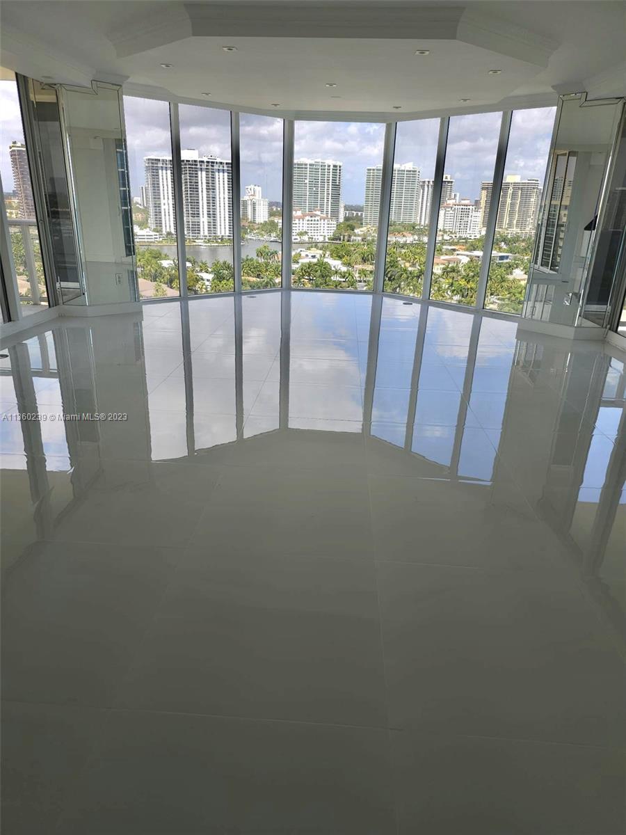 Gorgeous white New Porcelain Italian floos