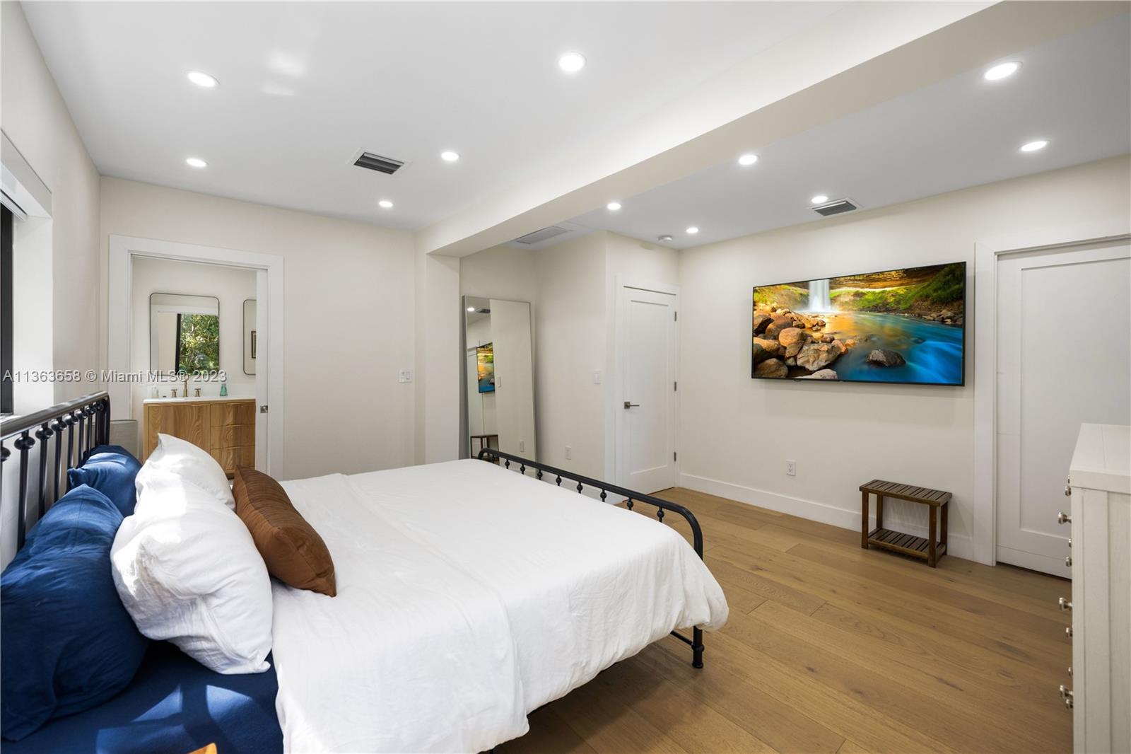 Second master bedroom with walk-in closet