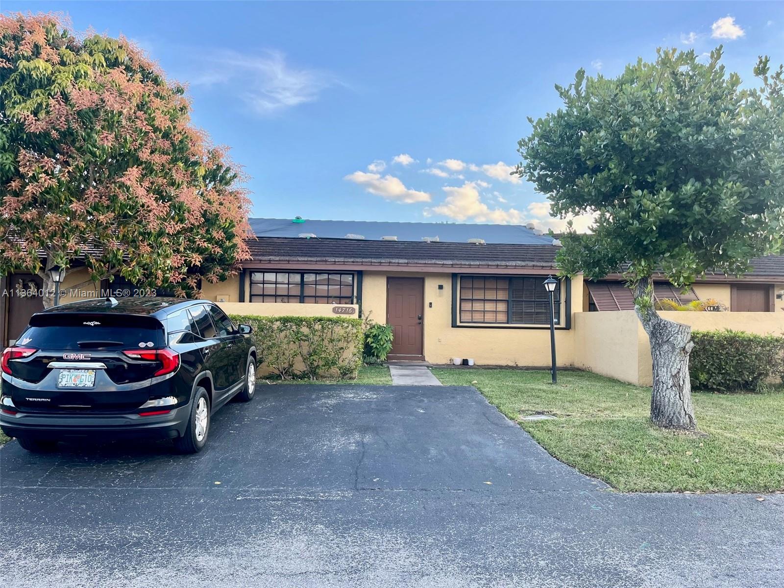2/1, cozy Villa in Walden Pond Community, Private Parking for two cars, Tile and wood laminate floors, SS Appliances, vaulted ceilings, walk-in closet, washer/dryer, private back yard, accordion shutters. Alarm system. Smart switches for Alexa/google home. Internet and cable included in association fee. Close to shopping centers. CASH ONLY due to needed roof repair.