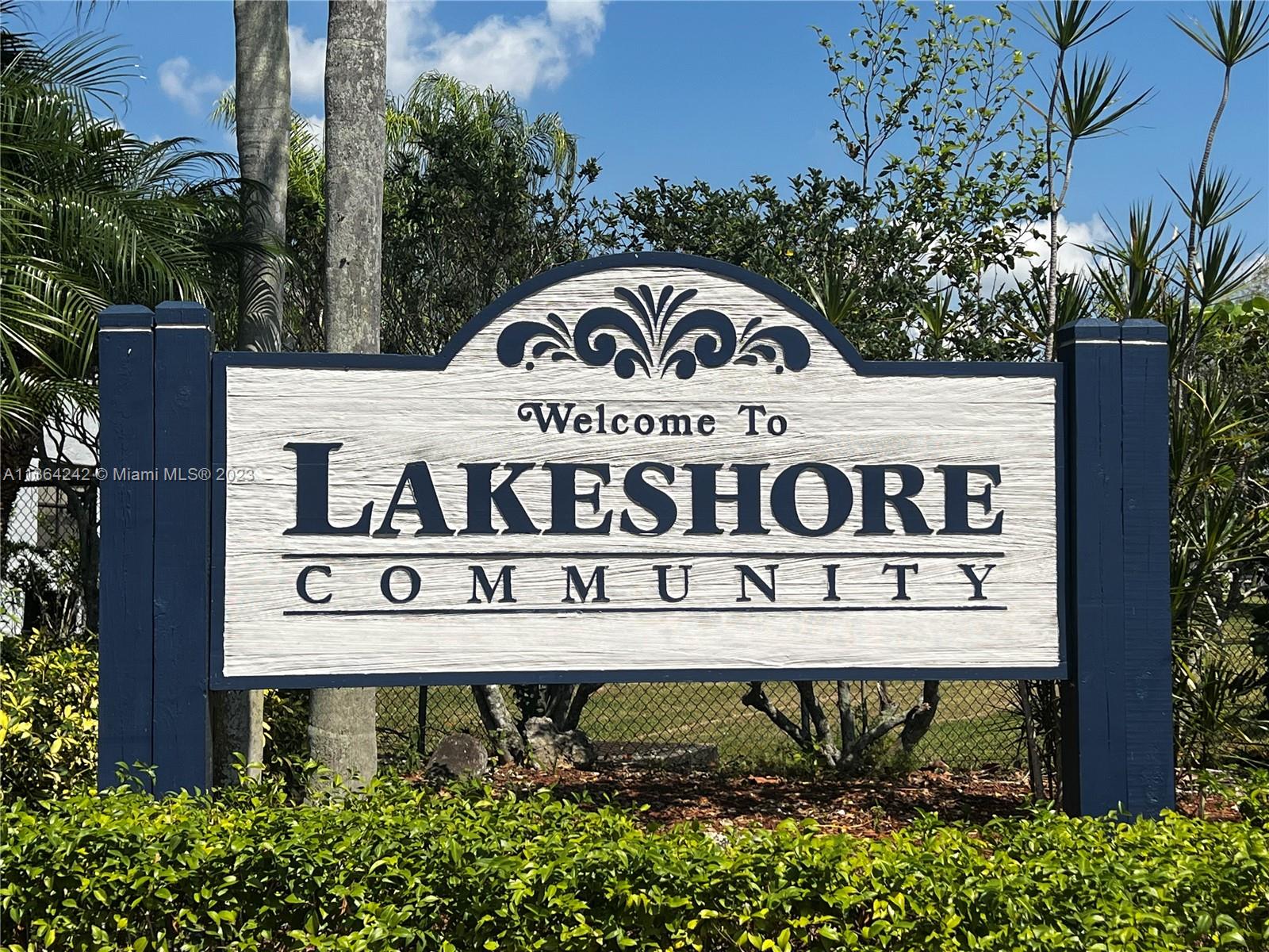 Rarely available 1 story 3 bedroom condo in gated community.  Needs a little TLC. Enjoy all lakeshore amenities.  No Asssociation approval process required, only registration.
