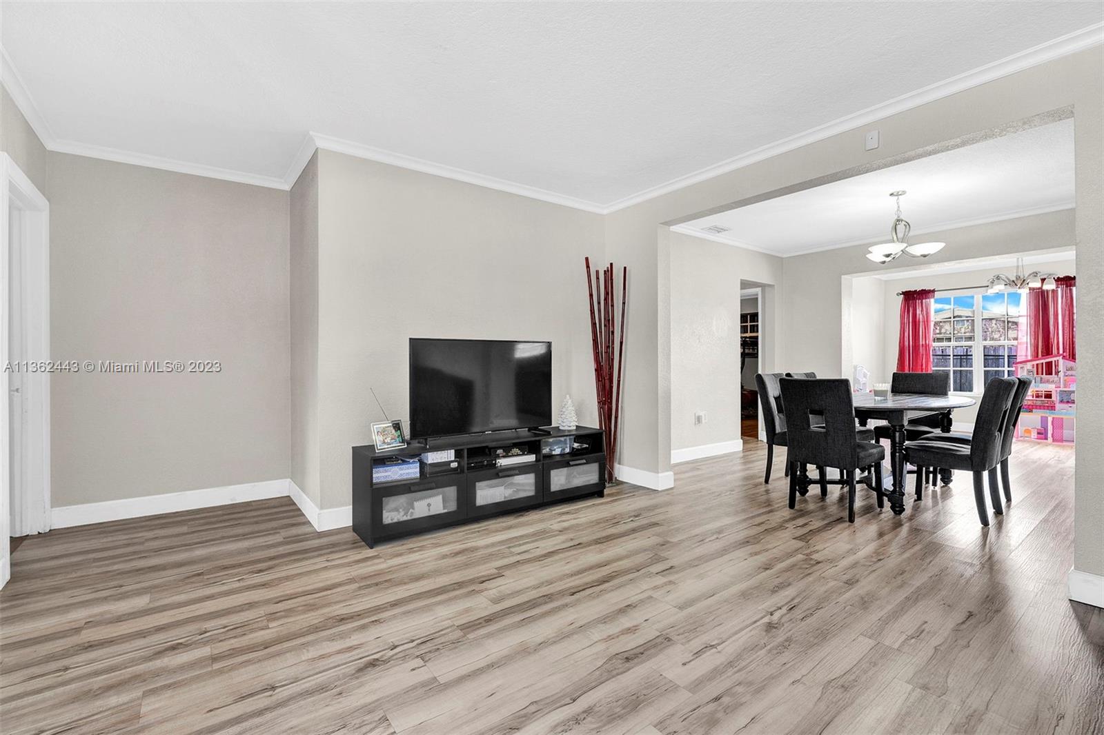 Listing Photo 9