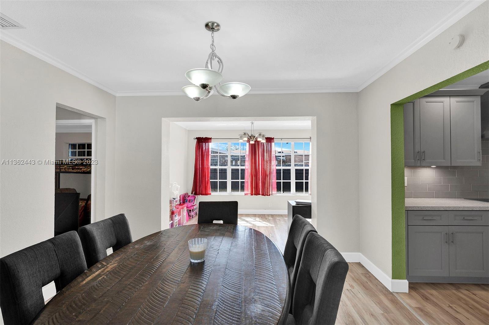 Listing Photo 12