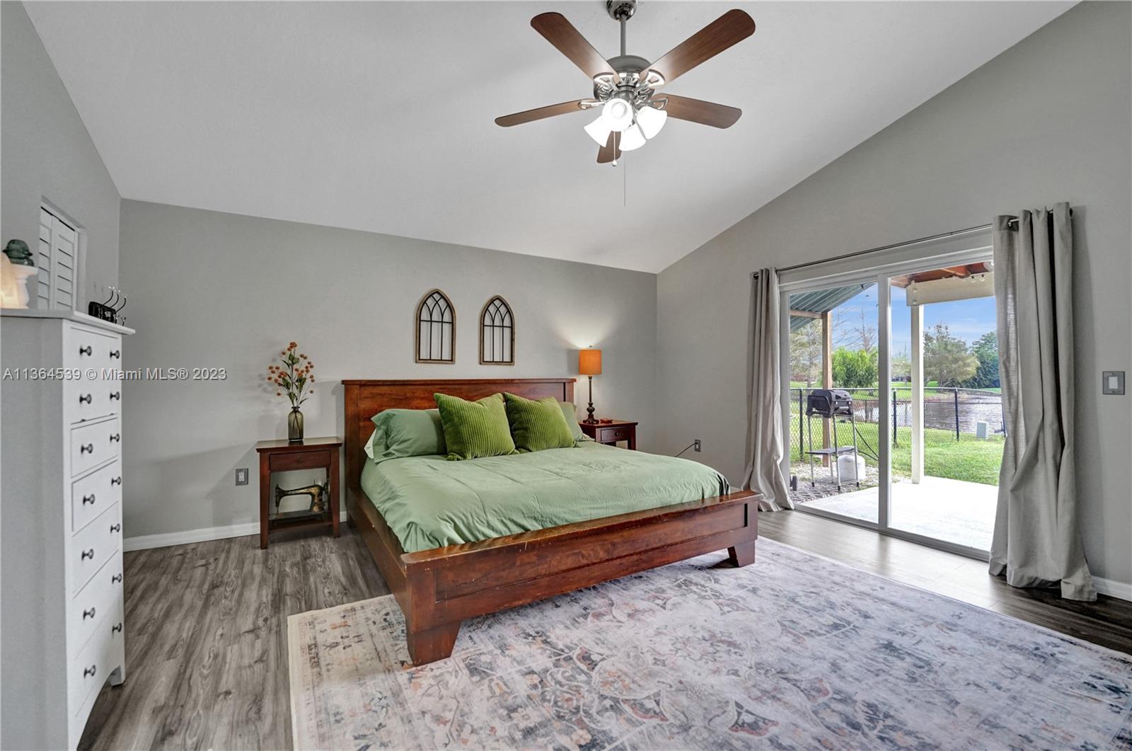Listing Photo 8