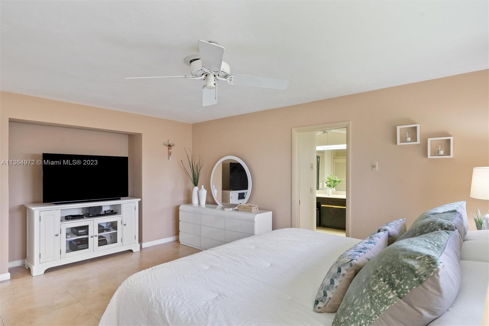 Listing Photo 12