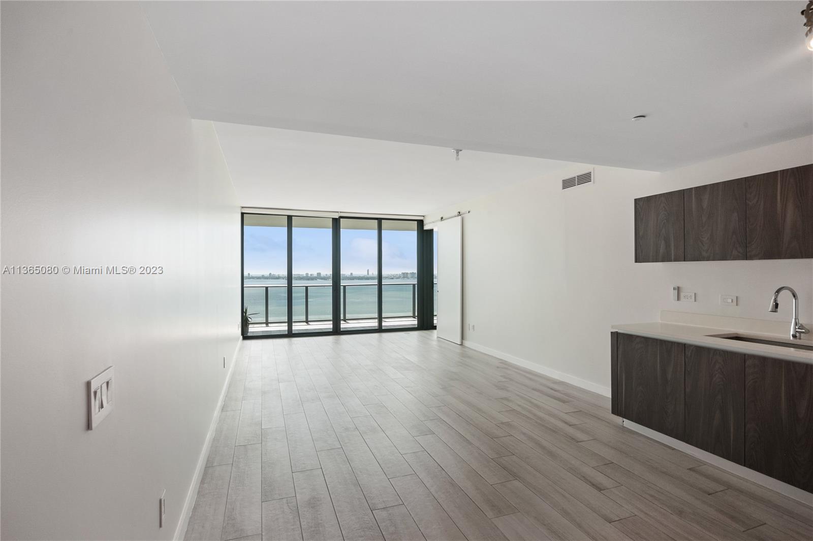 Photo 2 of Paraiso One Apt 2704 in Miami - MLS A11365080