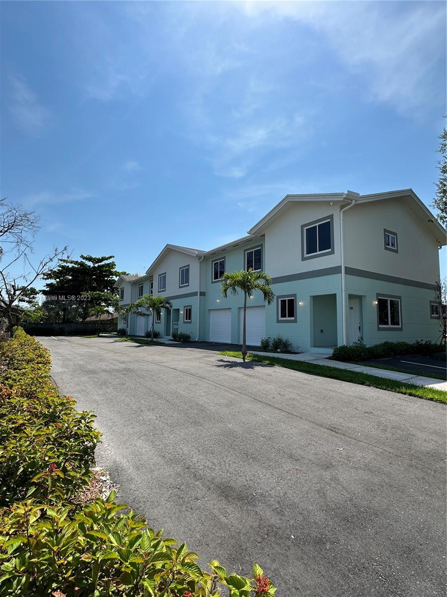 Photo 2 of 726 NW 2nd Ave in Fort Lauderdale - MLS A11364245
