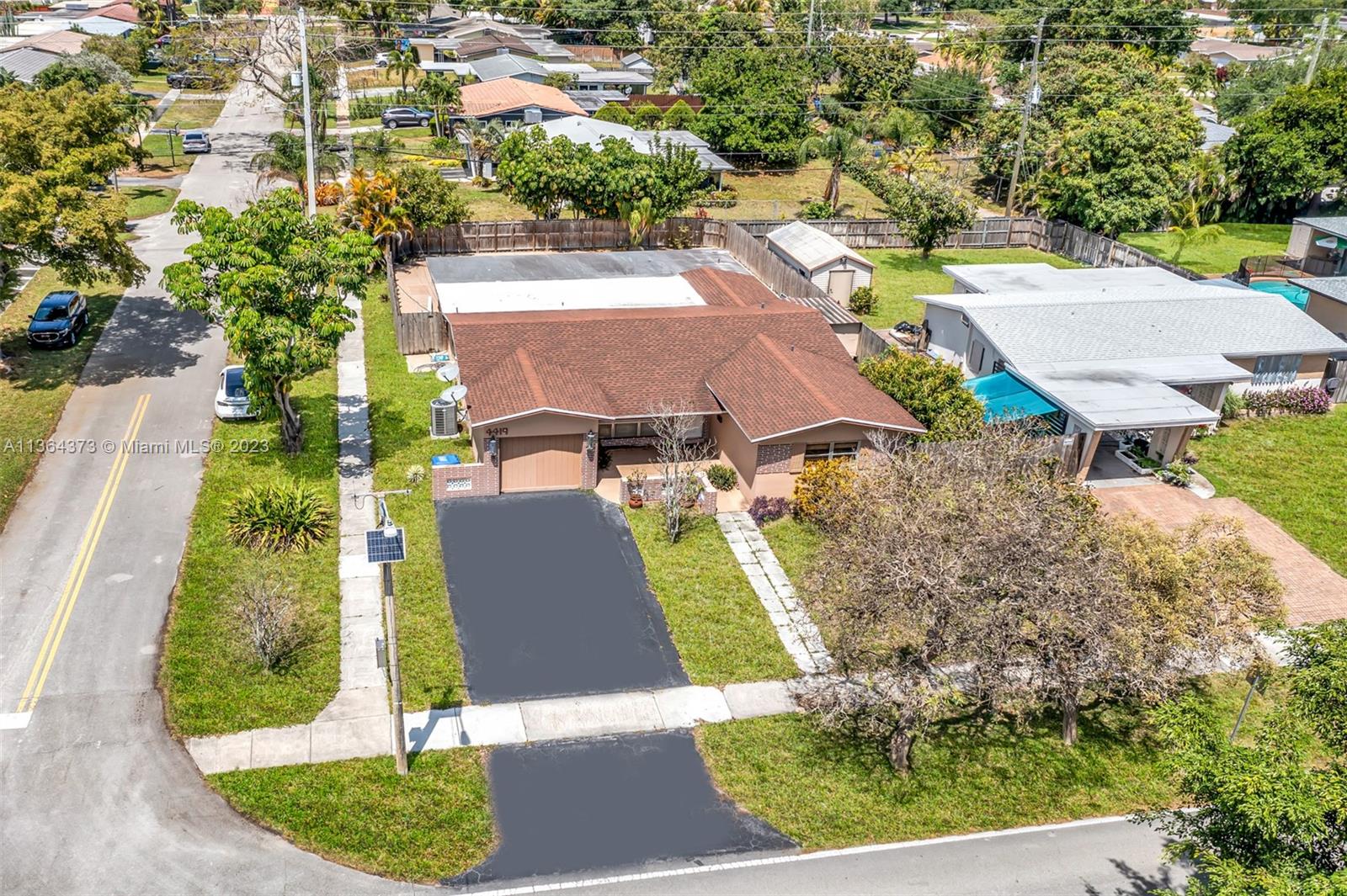 4419 W Park Rd  For Sale A11364373, FL