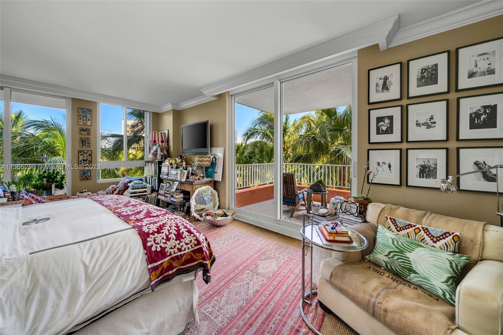 Large , sun filled balcony off of the dining room!