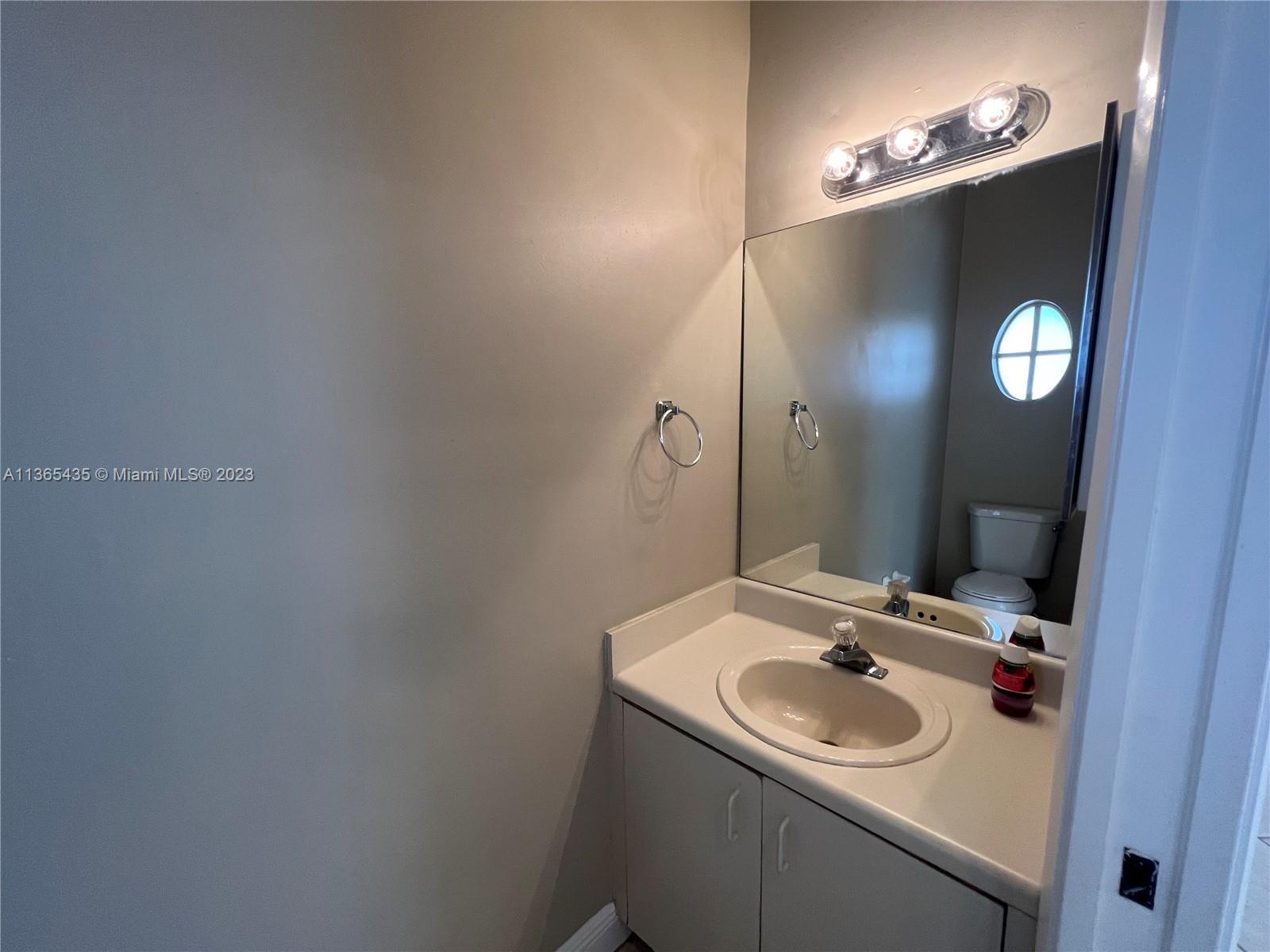 Listing Photo 8