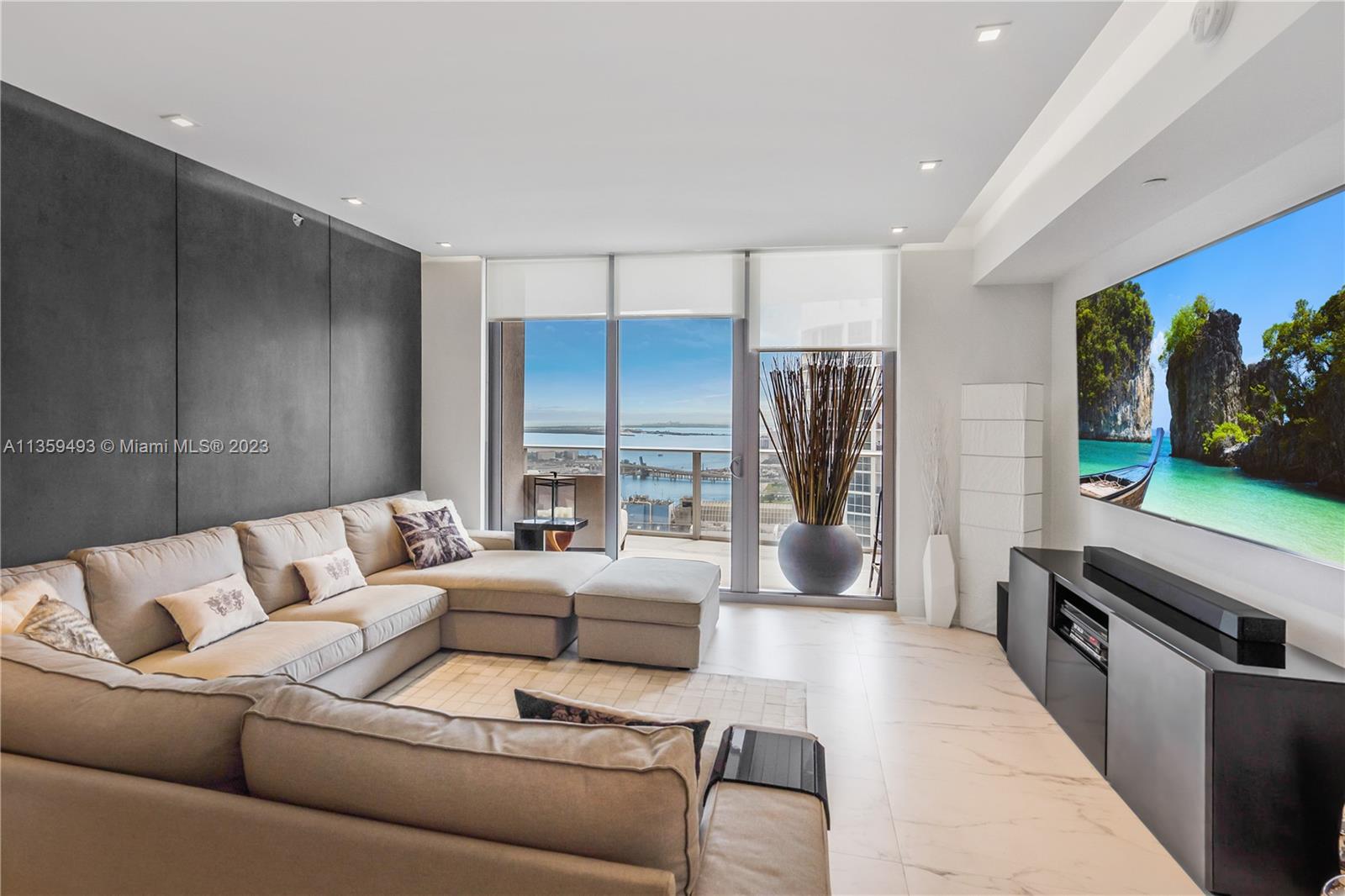 This unit has everything your clients have been looking for: Views, space, location, private foyer and upgrades on finishes! This is an area of Miami that has sill a lot of future appreciation. 
Spacious 03 bedrooms, 03 baths, all en suite, plus a half bath! Unit has many upgrades, dropped ceilings, recessed lights and wall coverings. Best Views on 48th floor!
Unit is rented until March 2024, tenant is paying US$6,800/month.
