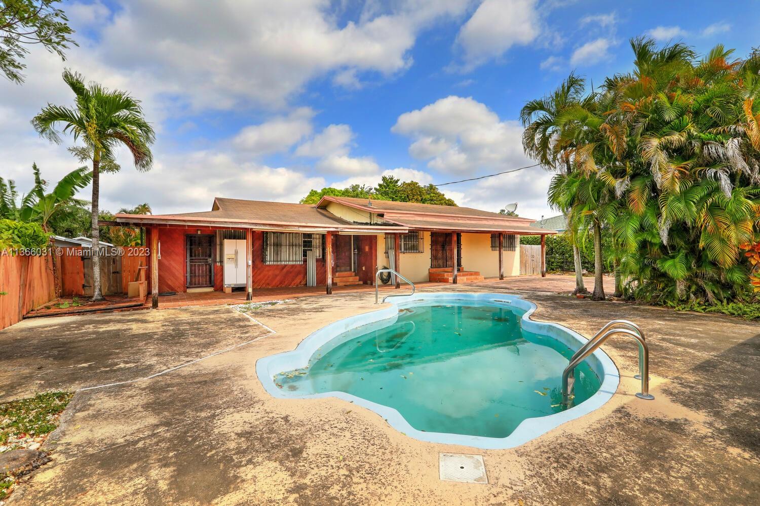 Pool between the front and rear units.