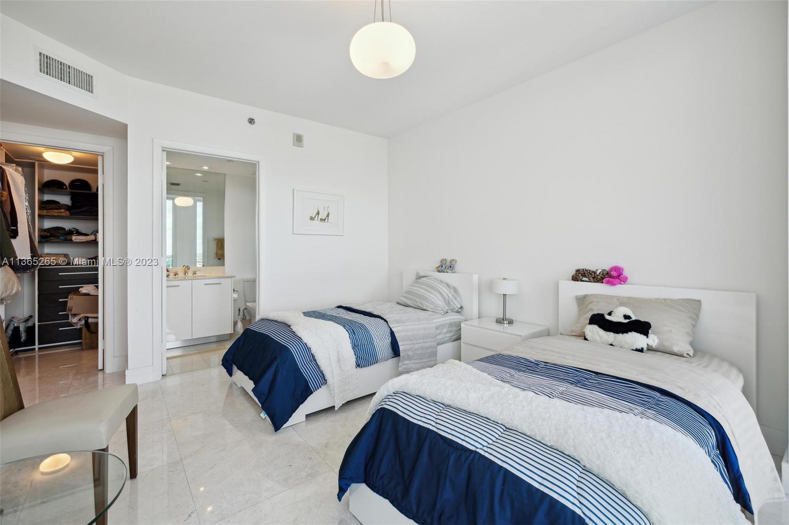 2nd bedroom