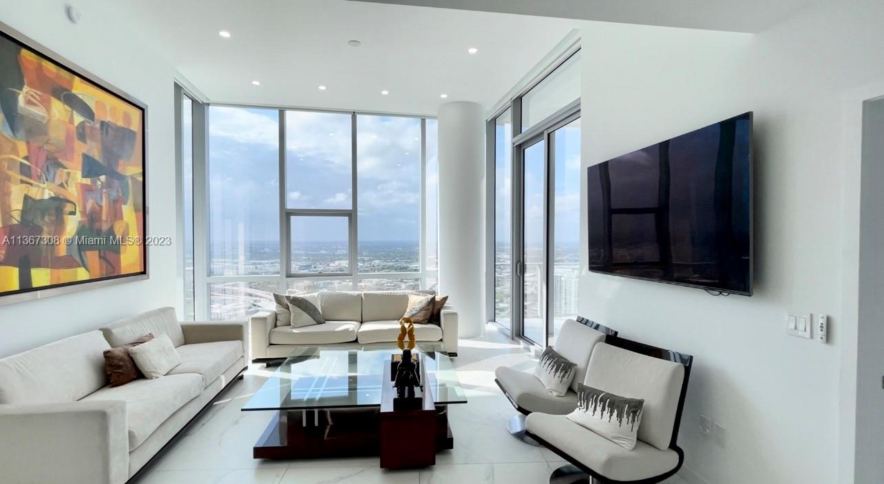 851 NE 1st Ave 4702, Miami, FL 33132